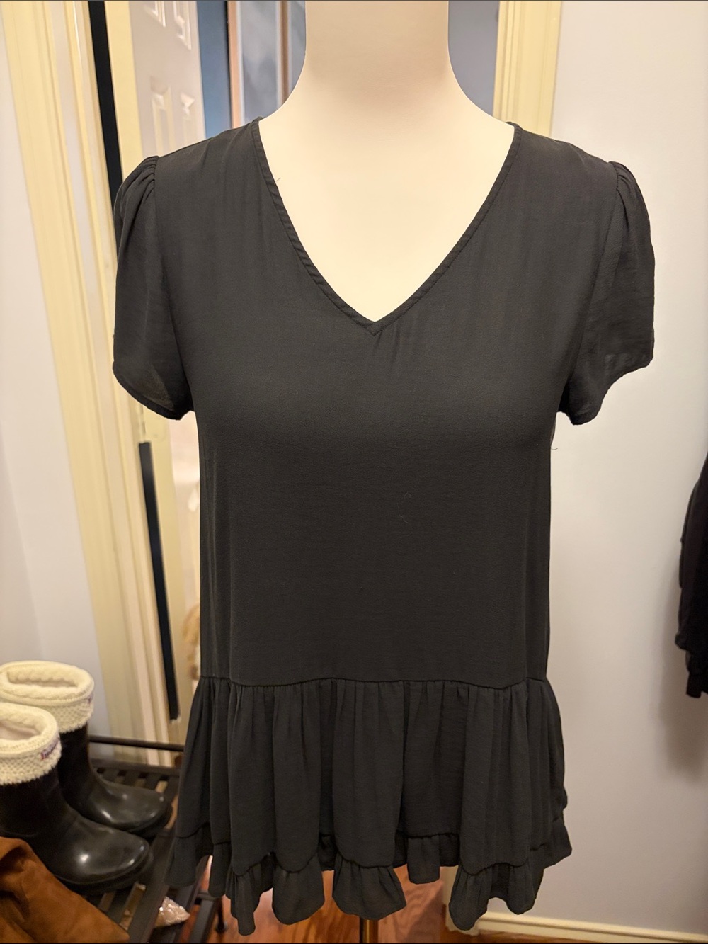 Used RO & DE Women's Black Top With Ruffle Detailing